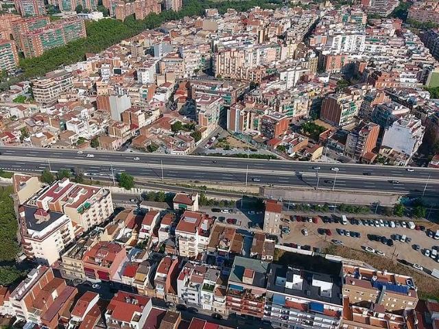 Piso en venta en calle De Sant Joan de la Creu, Badalona, de 54 m² 3 habitaciones por 159.000