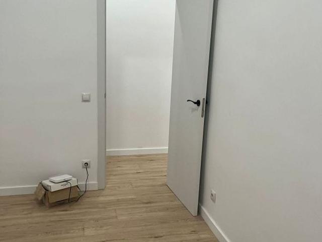 Piso en venta en calle De Sant Joan de la Creu, Badalona, de 54 m² 3 habitaciones por 165.000