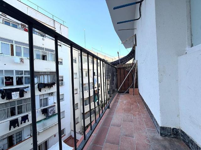 Piso en venta en calle De Sant Joan de la Creu, Badalona, de 55 m² 3 habitaciones por 160.000