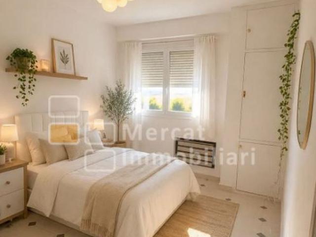 Piso en venta en calle De Sant Joan Evangelista, Badalona, de 58 m² 3 habitaciones por 195.000
