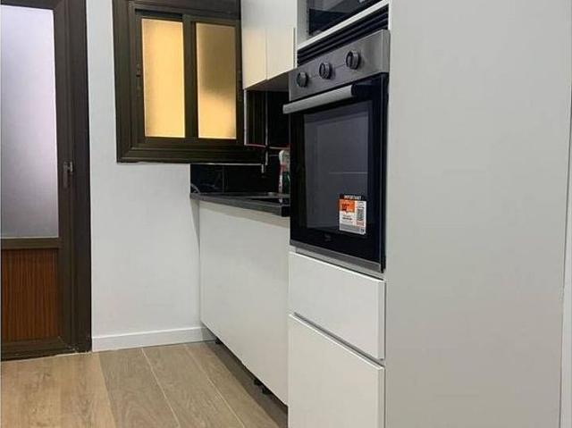 Piso en venta en calle De Sant Joaquim, Santa Coloma de Gramanet, de 51 m² 3 habitaciones por 215.000