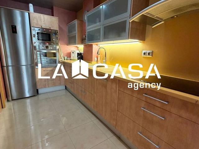 Piso en venta en calle De Sant Jeroni de la Murtra, Badalona, de 90 m² 3 habitaciones por 310.000