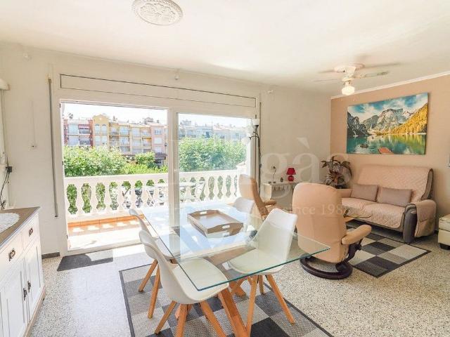 Piso en venta en calle De Sant Morí, Castelló d´Empúries, de 49 m² 2 habitaciones por 181.000