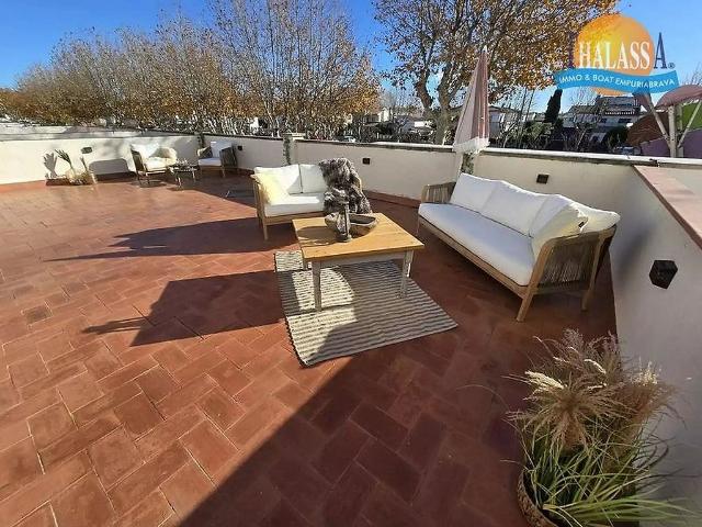 Piso en venta en calle De Sant Morí, Castelló d´Empúries, de 49 m² 2 habitaciones por 267.500