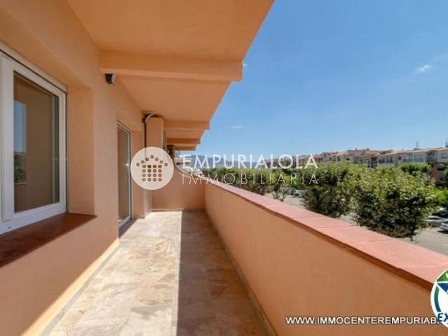 Piso en venta en calle De Sant Morí, Castelló d´Empúries, de 70 m² 2 habitaciones por 249.000