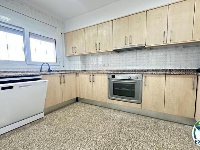 Piso en venta en calle De Sant Morí, Castelló d´Empúries, de 73 m² 2 habitaciones por 175.000