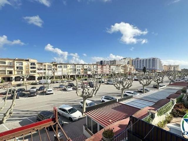 Piso en venta en calle De Sant Morí, Castelló d´Empúries, de 73 m² 2 habitaciones por 175.000