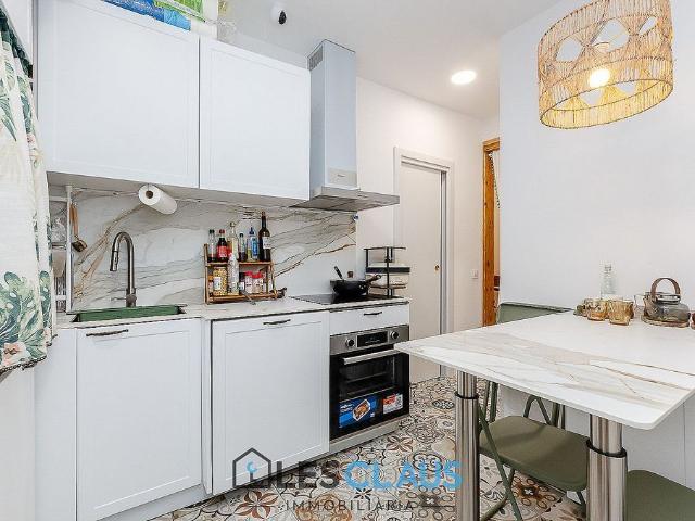 Piso en venta en calle De Sant Medir, Barcelona, de 50 m² 3 habitaciones por 260.000