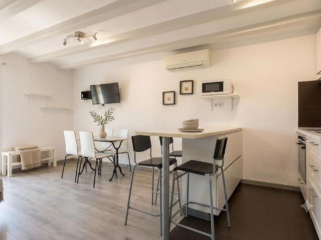 Piso en venta en calle De Sant Pau, Barcelona, de 55 m² 2 habitaciones por 279.000