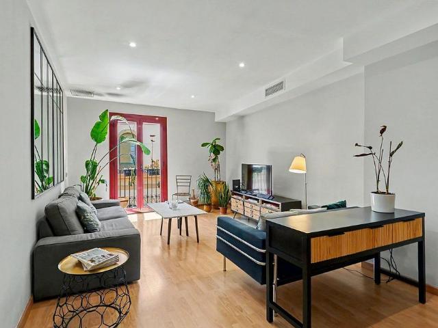 Piso en venta en calle De Sant Pau, Barcelona, de 97 m² 3 habitaciones por 395.000