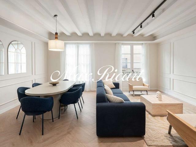 Piso en venta en calle De Sant Pau, Barcelona, de 110 m² 3 habitaciones por 550.000