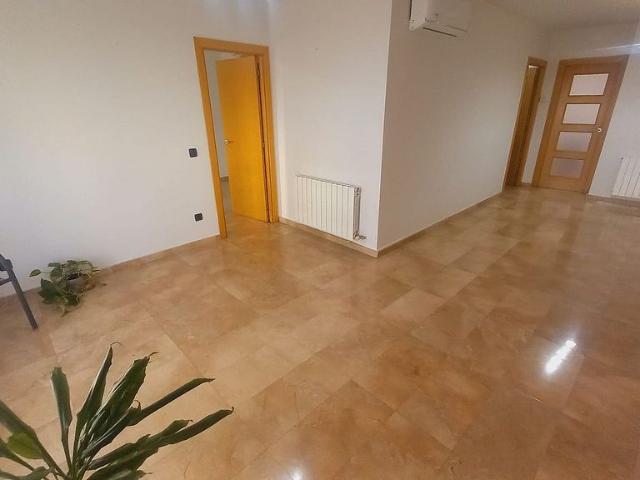 Piso en venta en calle De Sant Pere, Vilafranca del Penedès, de 71 m² 2 habitaciones por 218.500