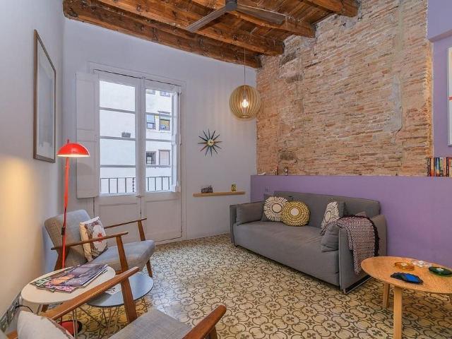 Piso en venta en calle De Sant Pere Més Baix, Barcelona, de 67 m² 1 habitación por 310.000