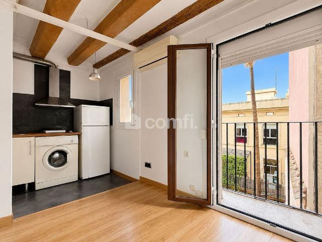 Piso en venta en calle De Sant Pere Mitjà, Barcelona, de 17 m² 1 habitación por 140.000