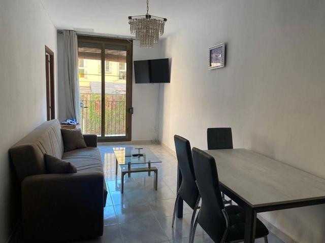 Piso en venta en calle De Sant Pere Mitjà, Barcelona, de 80 m² 3 habitaciones por 318.000