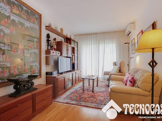 Piso en venta en calle De Sant Quintí, Barcelona, de 63 m² 2 habitaciones por 395.000