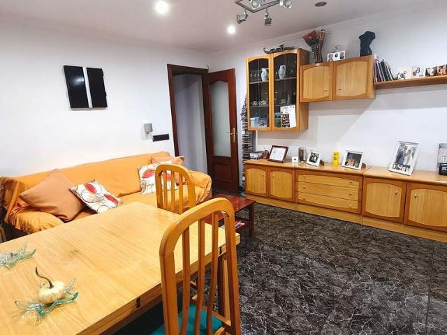 Piso en venta en calle De Sant Ramon, Santa Coloma de Gramanet, de 88 m² 4 habitaciones por 298.000