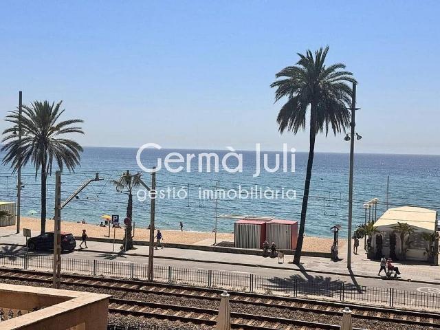 Piso en venta en calle De Santa Madrona, Badalona, de 63 m² 3 habitaciones por 430.000