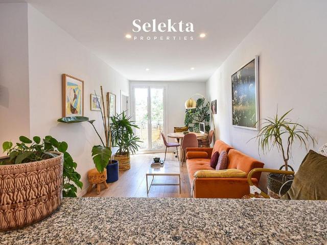 Piso en venta en calle De Santa Madrona, Barcelona, de 53 m² 2 habitaciones por 320.000
