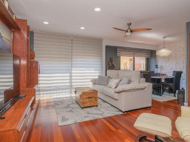 Piso en venta en calle De Santa Albina, Barcelona, de 70 m² 2 habitaciones por 223.000