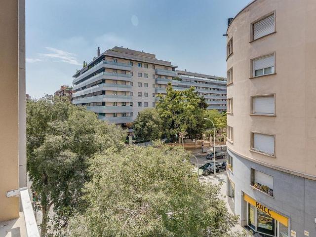 Piso en venta en calle De Santa Amèlia, Barcelona, de 82 m² 4 habitaciones por 695.000