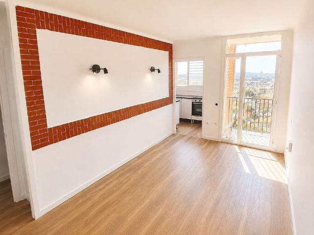 Piso en venta en calle De Santa Eulàlia, Santa Coloma de Gramanet, de 61 m² 3 habitaciones por 197.900