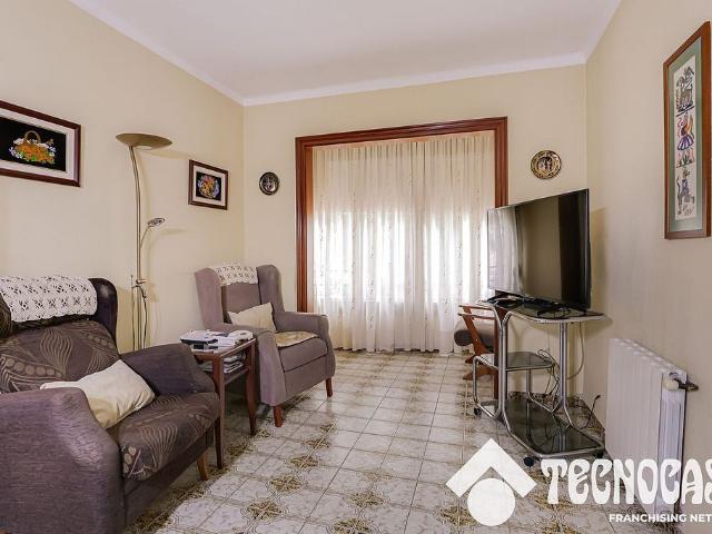 Piso en venta en calle De Santa Engràcia, Barcelona, de 59 m² 3 habitaciones por 249.000