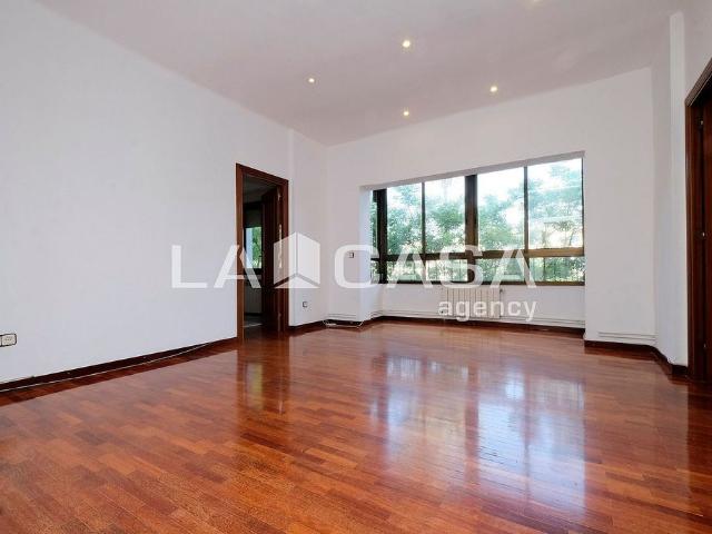 Piso en venta en calle De Santa Fe, Barcelona, de 70 m² 3 habitaciones por 369.000