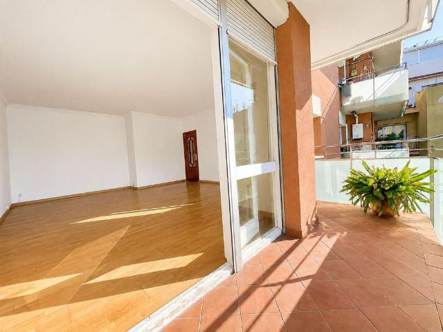 Piso en venta en calle De Santiago Rusiñol, Barcelona, de 89 m² 4 habitaciones por 445.000