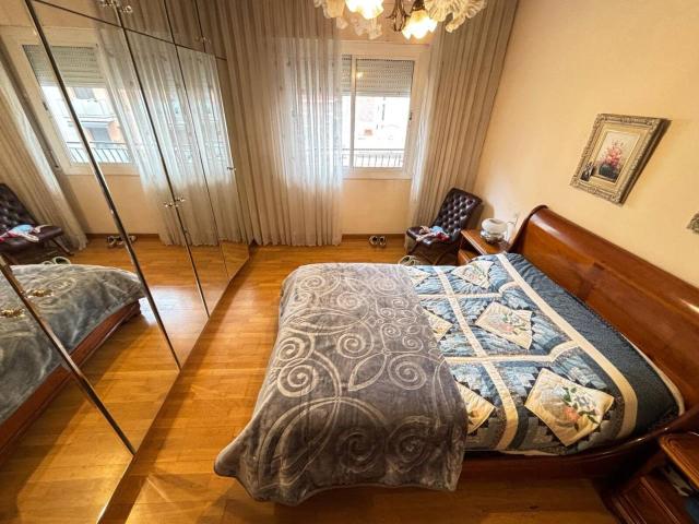 Piso en venta en Calle de Sants