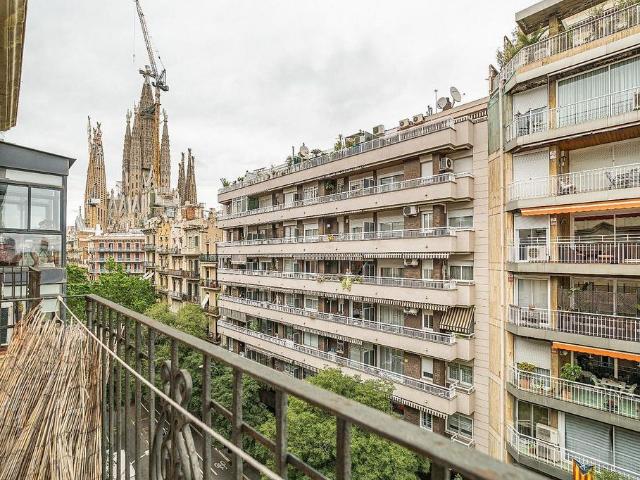 Piso en venta en calle De Sardenya, Barcelona, de 71 m² 3 habitaciones por 415.000