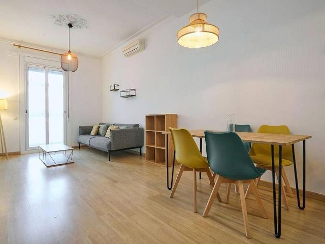 Piso en venta en calle De Sardenya, Barcelona, de 74 m² 2 habitaciones por 415.000