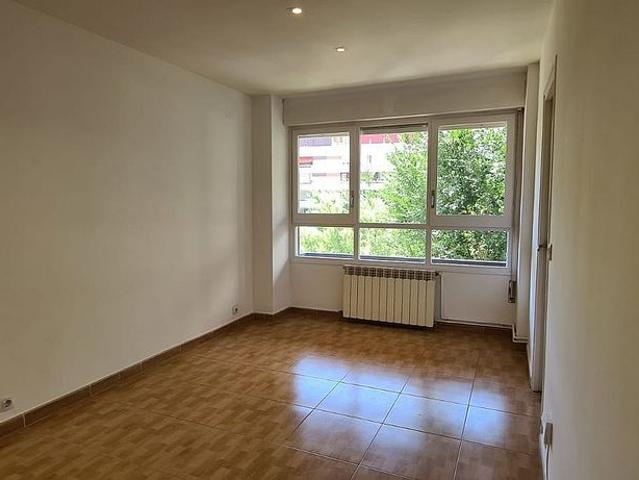 Piso en venta en calle De Sardenya, Barcelona, de 75 m² 3 habitaciones por 360.000