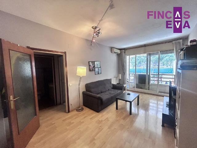 Piso en venta en calle De Sardenya, Barcelona, de 85 m² 4 habitaciones por 437.000