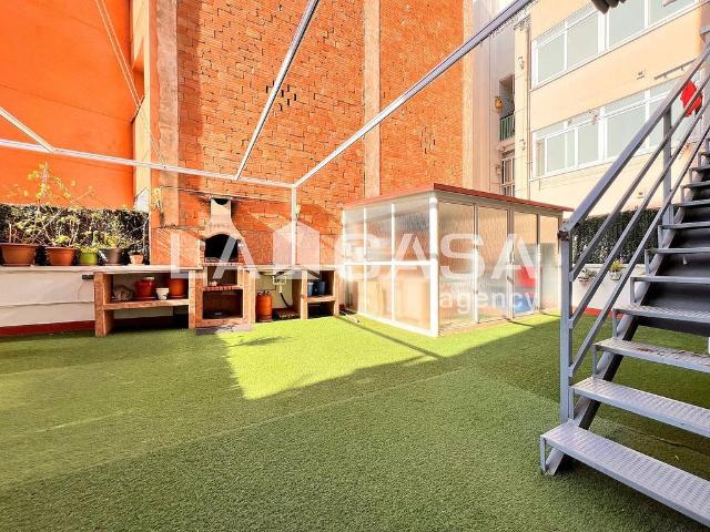 Piso en venta en calle De Saturn, Badalona, de 108 m² 3 habitaciones por 326.000