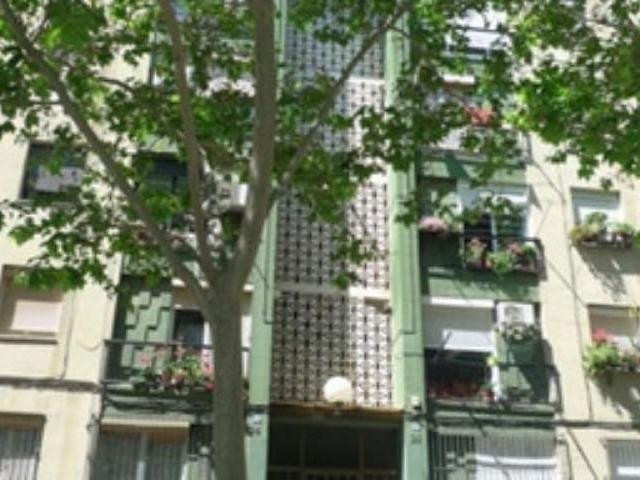Piso en venta en calle De Sau, Sabadell, de 79 m² 3 habitaciones por 57.000