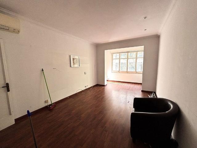 Piso en venta en calle De Sepúlveda, Barcelona, de 78 m² 3 habitaciones por 415.000