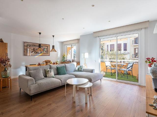 Piso en venta en calle De Sicília, Barcelona, de 140 m² 3 habitaciones por 750.000