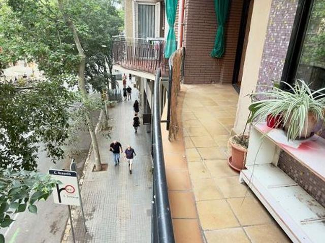 Piso en venta en calle De Sicília, Barcelona, de 95 m² 3 habitaciones por 480.000