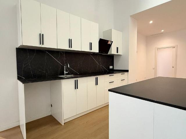 Piso en venta en calle De Simancas, Badalona, de 145 m² 3 habitaciones por 310.000