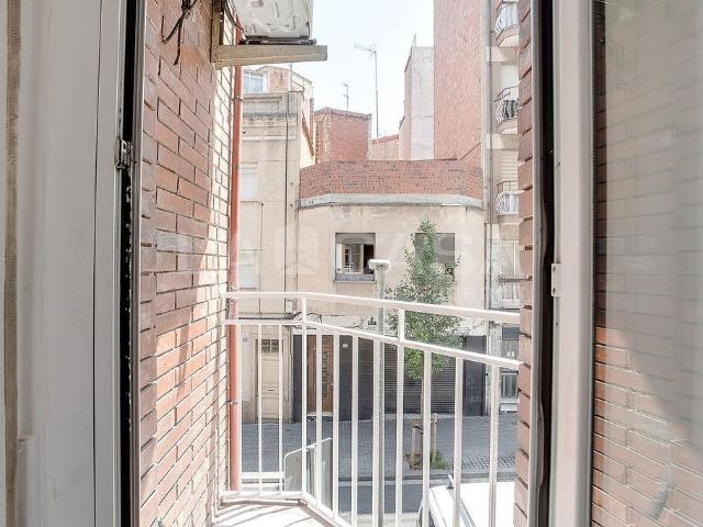 Piso en venta en calle De Simancas, Hospitalet de Llobregat, L´, de 45 m² 3 habitaciones por 179.000