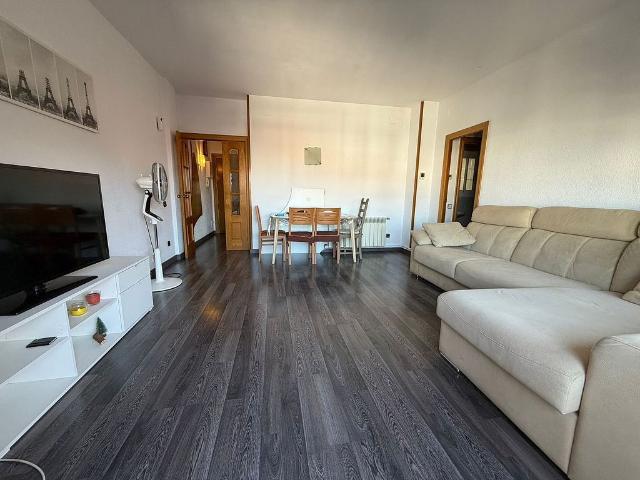 Piso en venta en calle De Sócrates, Barcelona, de 75 m² 3 habitaciones por 398.000