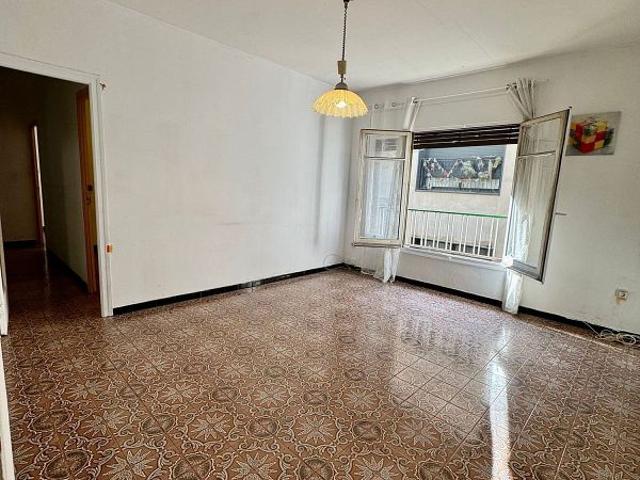 Piso en venta en calle De Sors, Barcelona, de 81 m² 4 habitaciones por 450.000