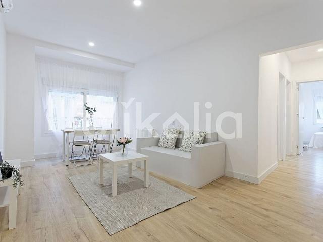 Piso en venta en calle De Sors, Barcelona, de 90 m² 3 habitaciones por 455.000