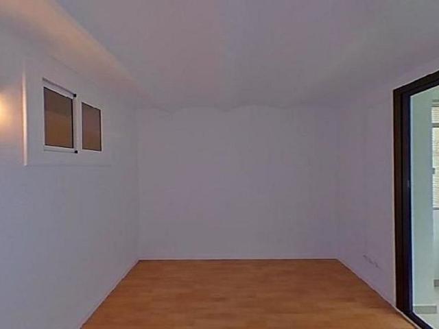Piso en venta en calle De Tapioles, Barcelona, de 64 m² 1 habitación por 227.345