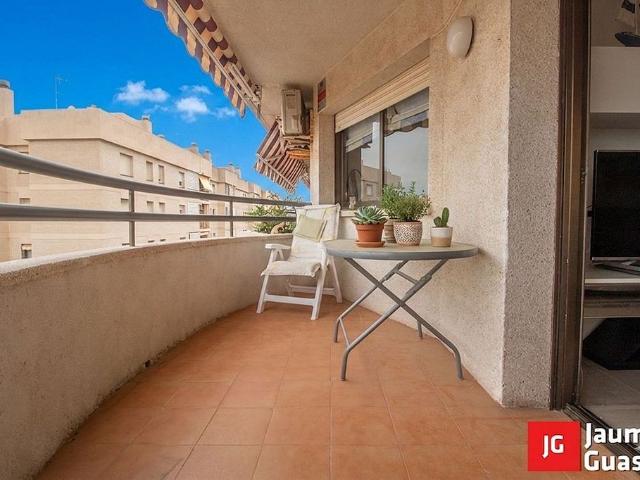 Piso en venta en calle De Tarragona, Torredembarra, de 57 m² 2 habitaciones por 199.000