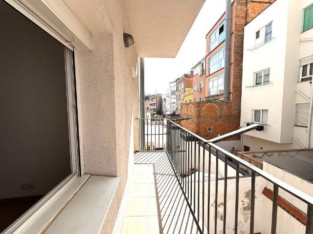 Piso en venta en calle De Teodor Llorente, Barcelona, de 39 m² 2 habitaciones por 210.000