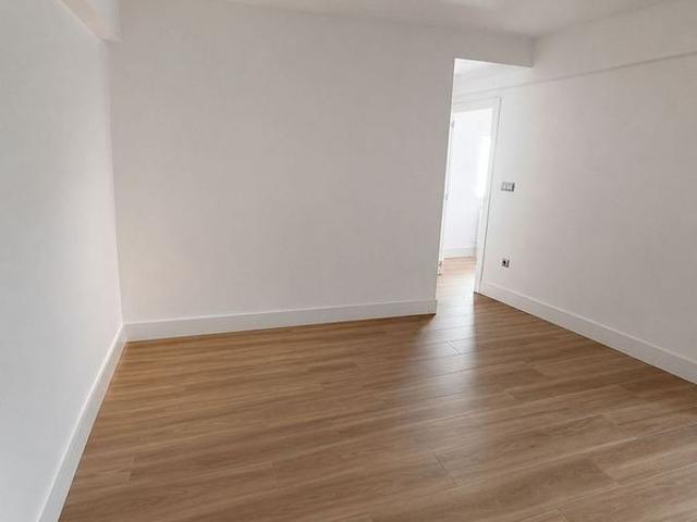 Piso en venta en calle De Terra Baixa, Hospitalet de Llobregat, L´, de 61 m² 3 habitaciones por 249.000