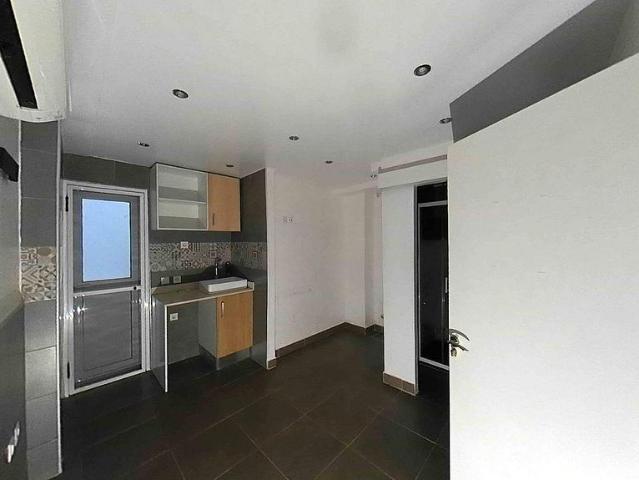 Piso en venta en calle De Tolrà, Barcelona, de 128 m² 1 habitación por 350.000