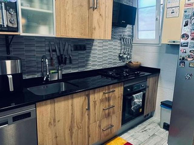Piso en venta en calle De Torí, Badalona, de 78 m² 3 habitaciones por 239.000
